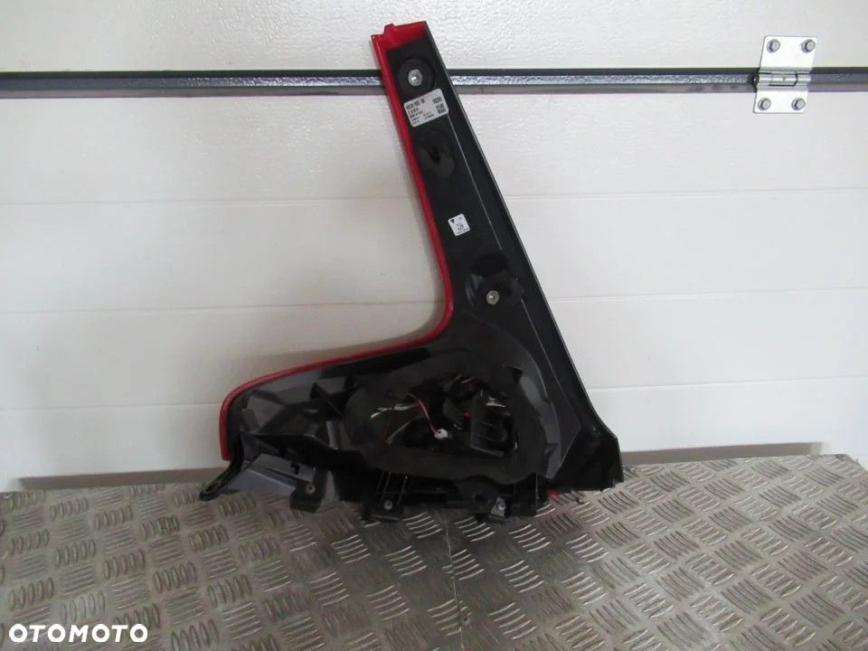 LAMPA TYLNA TYŁ PRAWA VOLVO V40 31395845 2012- - 2
