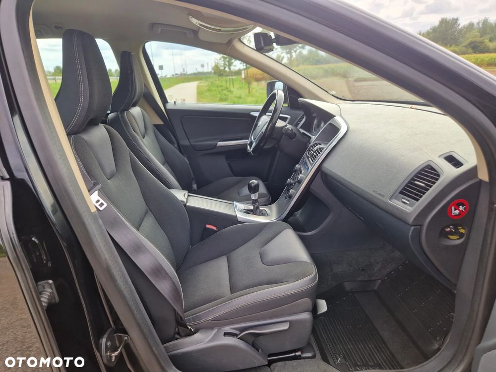 Volvo XC 60 DRIVe Momentum - 19