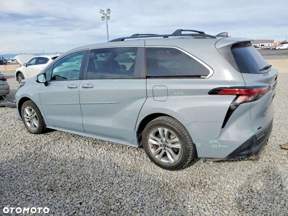 Toyota Sienna - 2