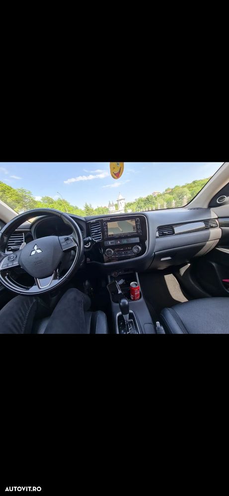 Mitsubishi Outlander - 3