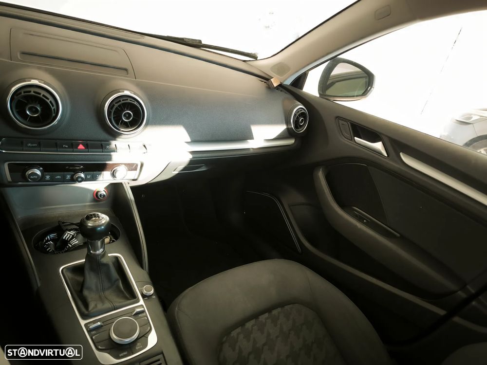 Audi A3 Sportback 1.6 TDI Ambiente - 5