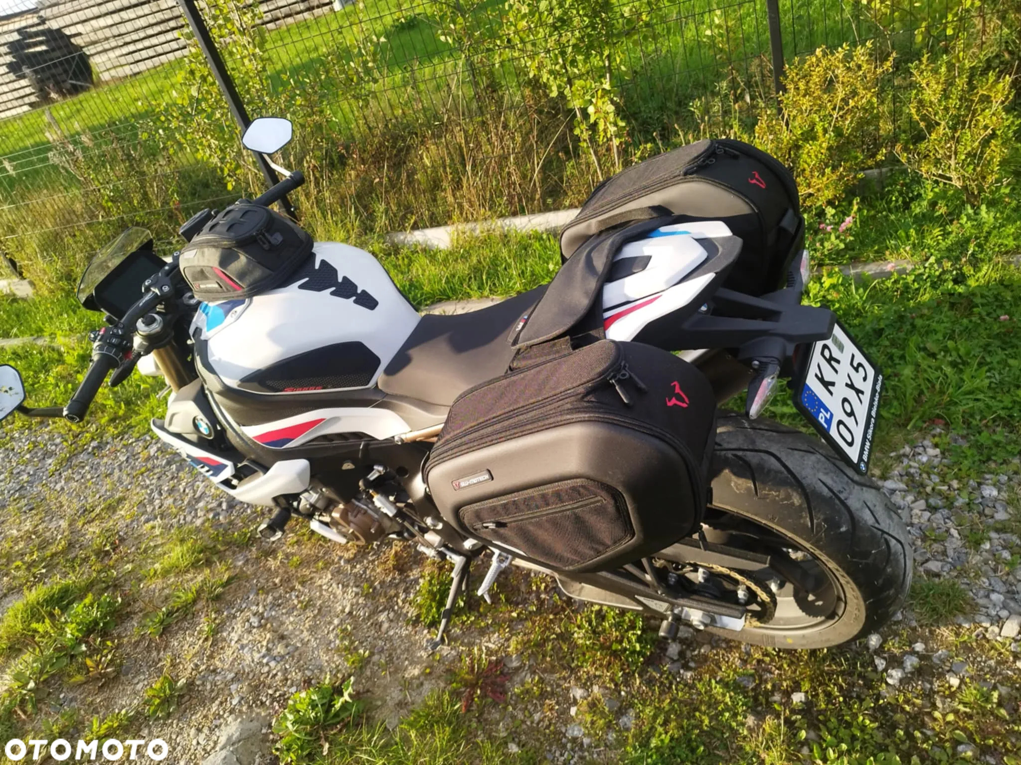 BMW S - 6
