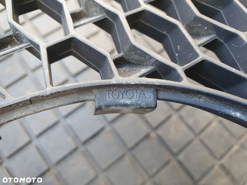 TOYOTA YARIS II 2006-2009--ATRAPA GRILL ORYGINAŁ 53111-0D140 - 3