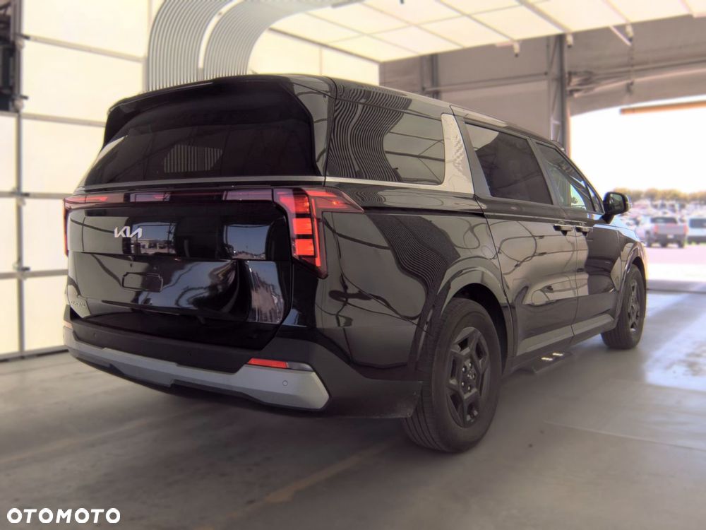 Kia Carnival - 6