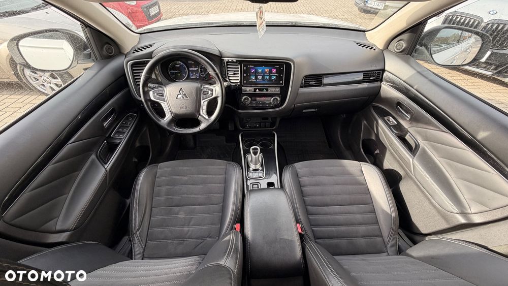 Mitsubishi Outlander - 21