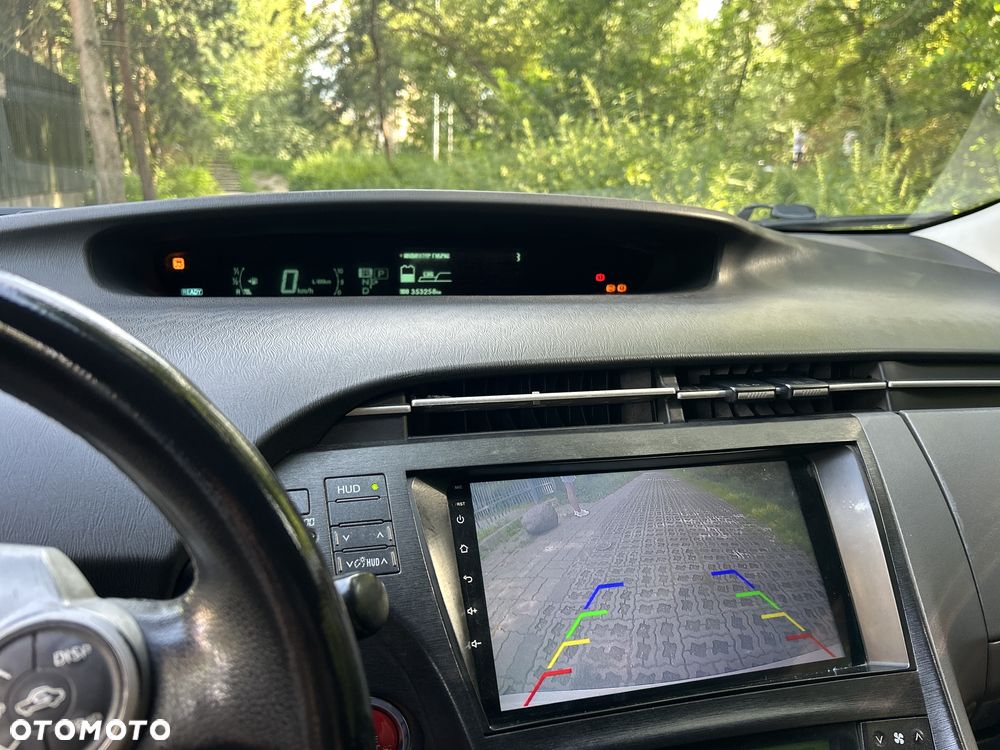 Toyota Prius - 3