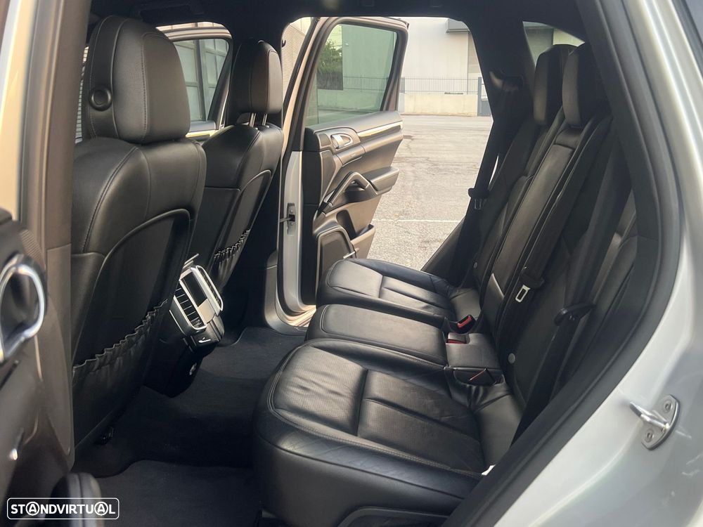Porsche Cayenne - 26