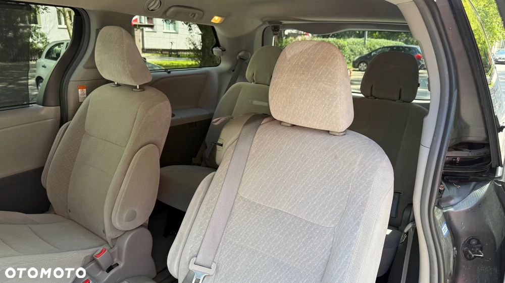 Toyota Sienna 3.5 V6 - 24