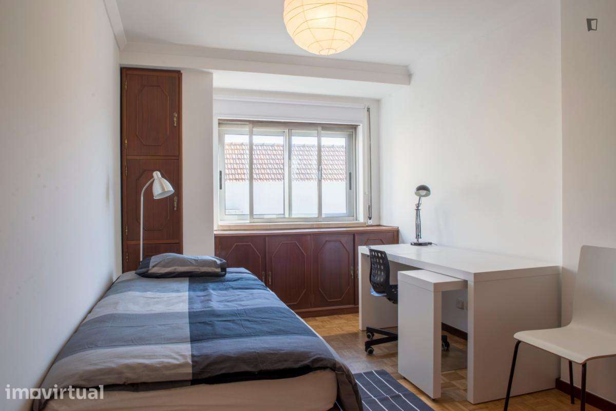 Quarto - localizado em Paranhos Porto - Grande imagem: 2/22