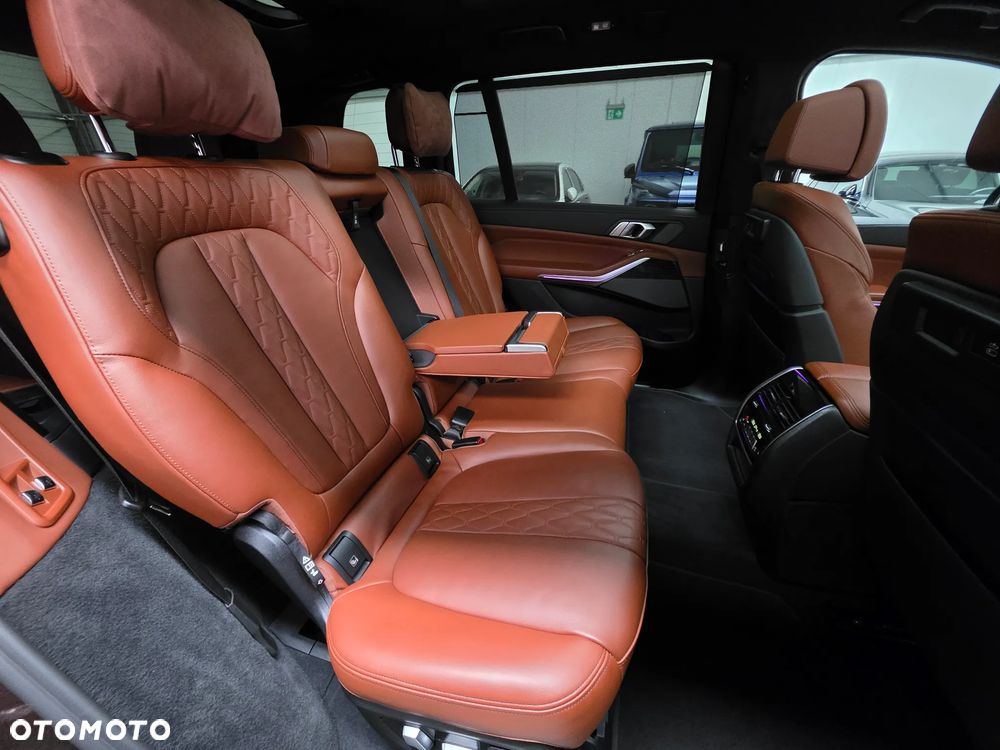 BMW X7 xDrive40d mHEV - 16