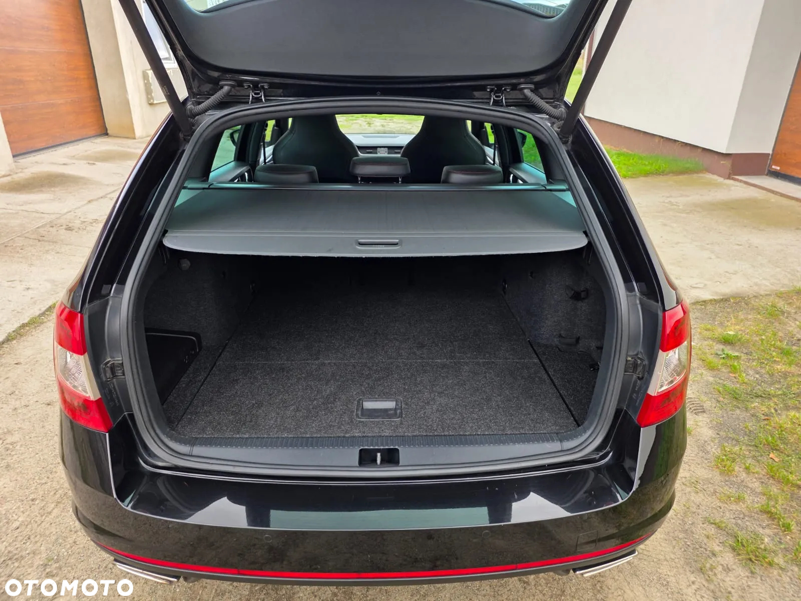 Skoda Octavia Combi 2.0 TDI (Green tec) DSG RS - 11