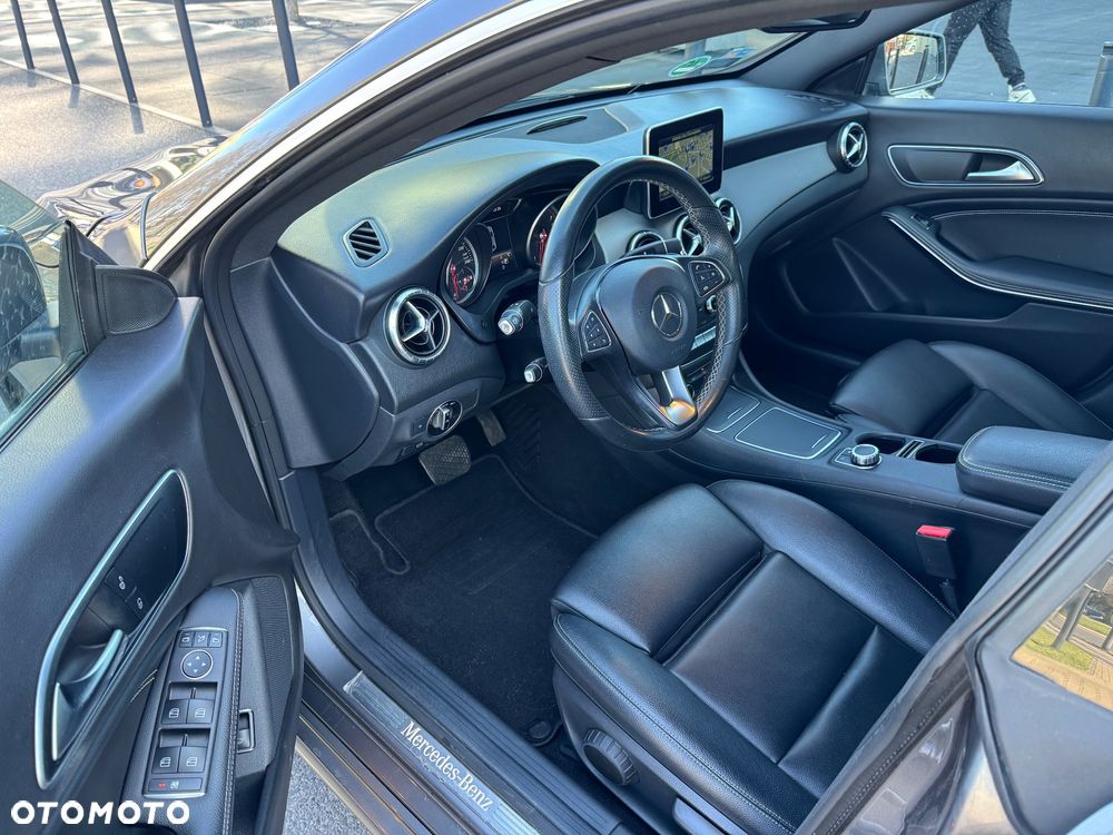 Mercedes-Benz CLA 180 7G-DCT UrbanStyle Edition - 7