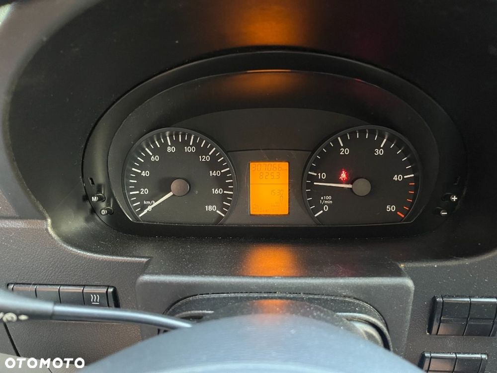 Mercedes-Benz Sprinter - 9