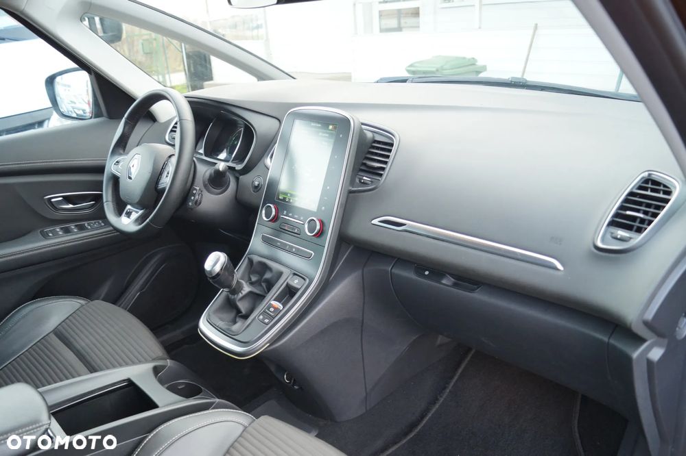 Renault Grand Scenic - 36