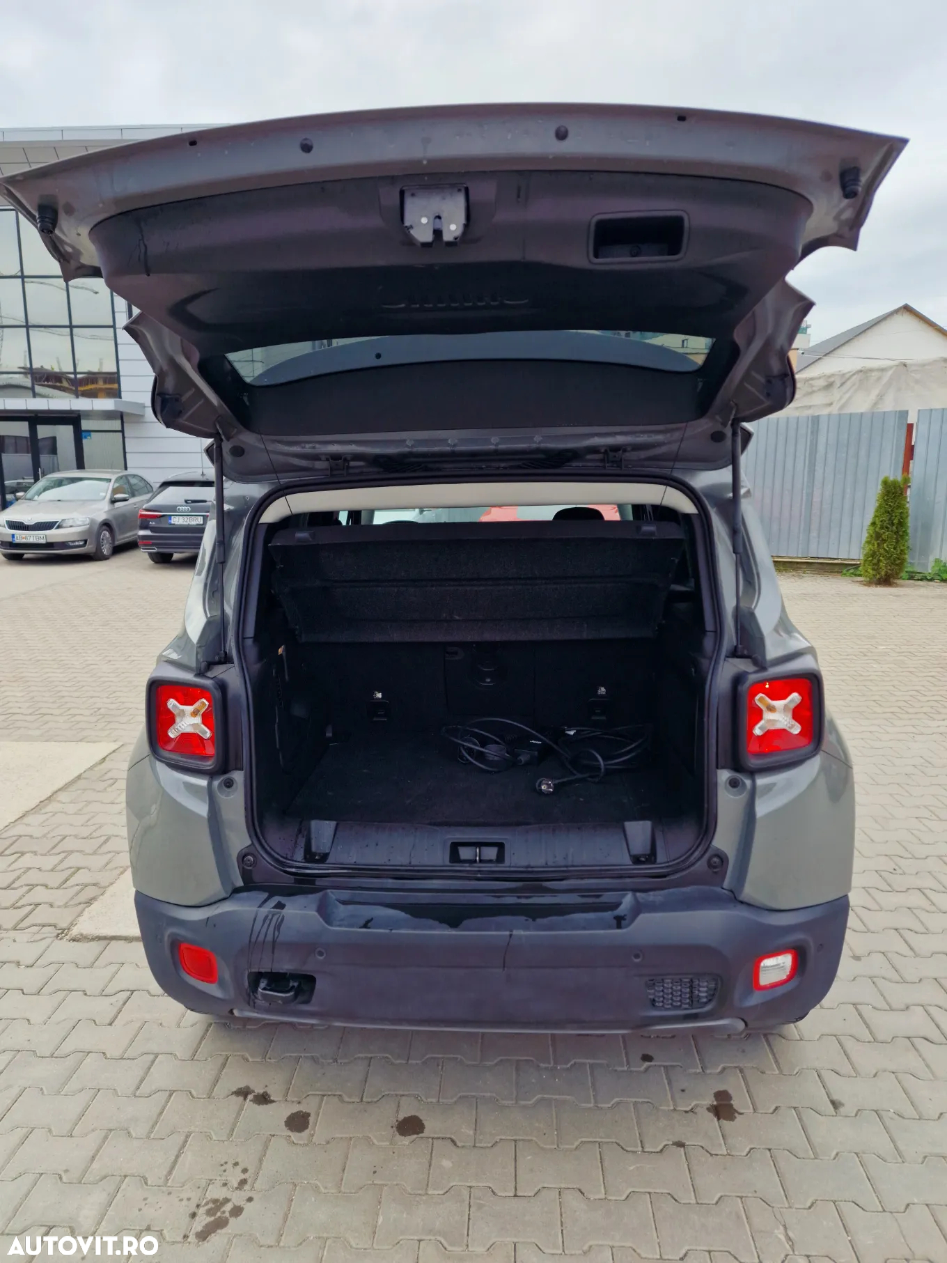 Jeep Renegade 1.3 T-GDI 4xe PLUG-IN Hybrid Automatik Trailhawk - 12