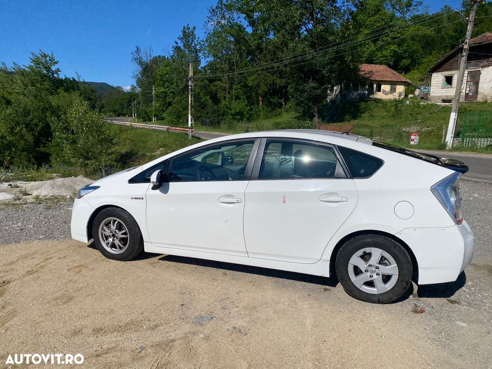 Toyota Prius (Hybrid) Luna - 9