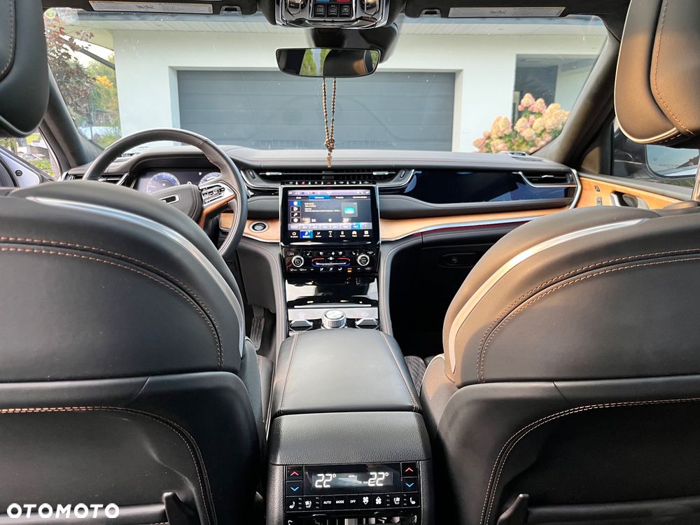 Jeep Grand Cherokee - 34