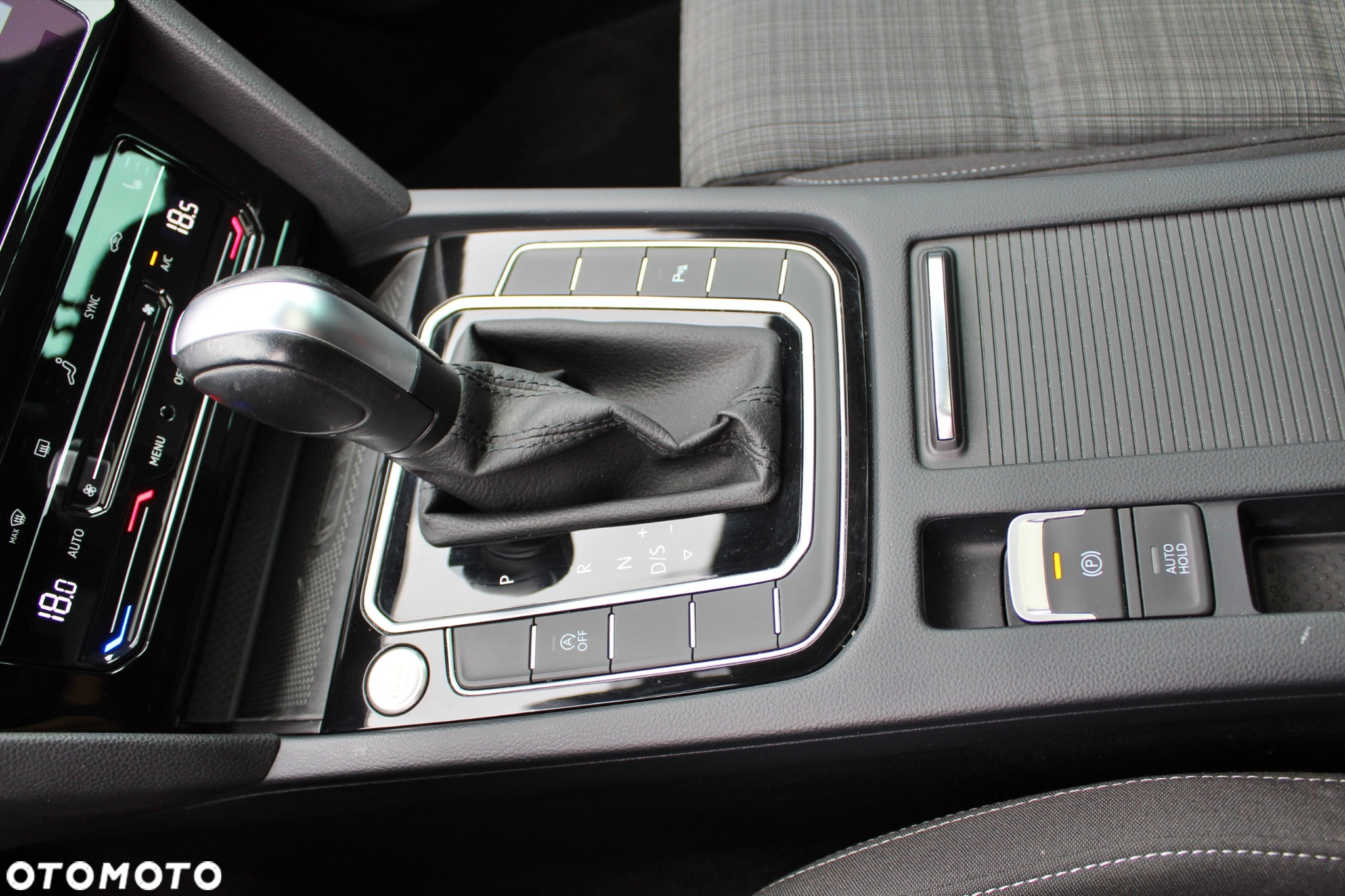 Volkswagen Passat 2.0 TDI Business DSG - 29