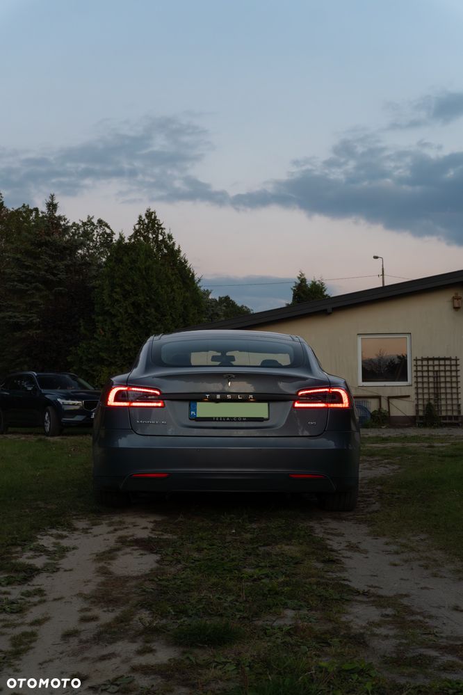 Tesla Model S - 14