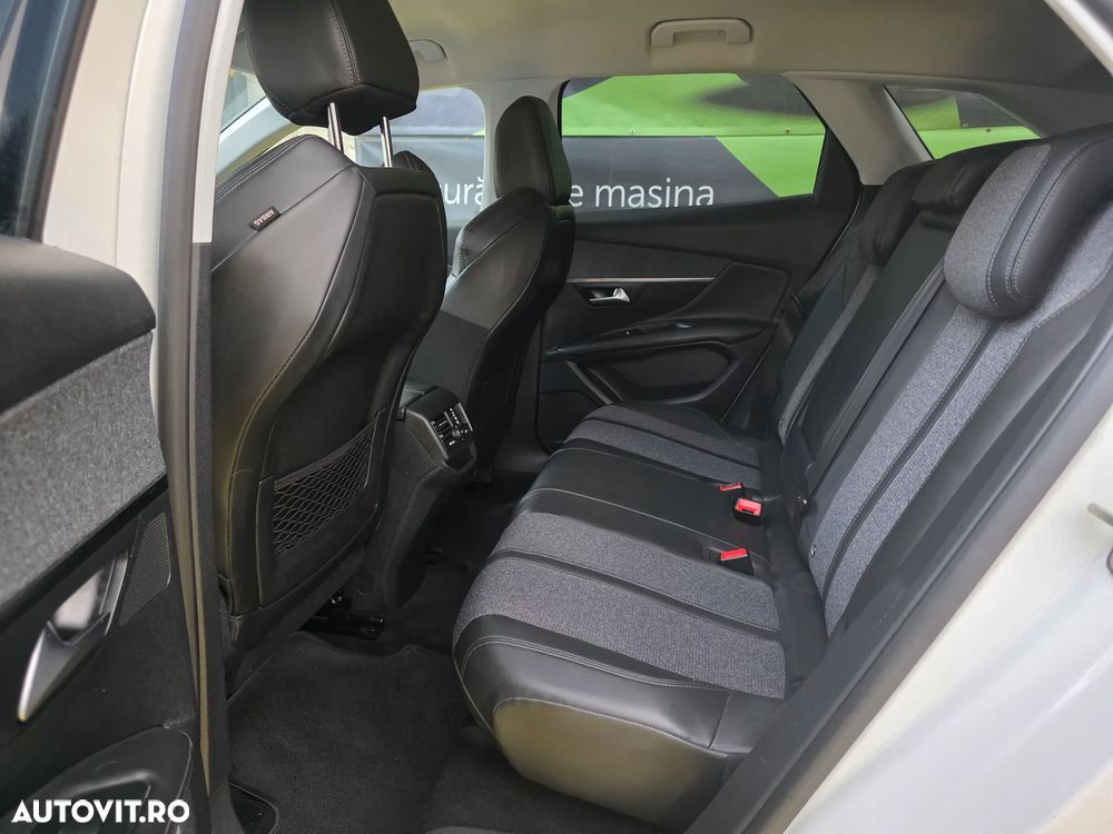 Peugeot 3008 1.2 PureTech S&S BVM6 Allure - 11