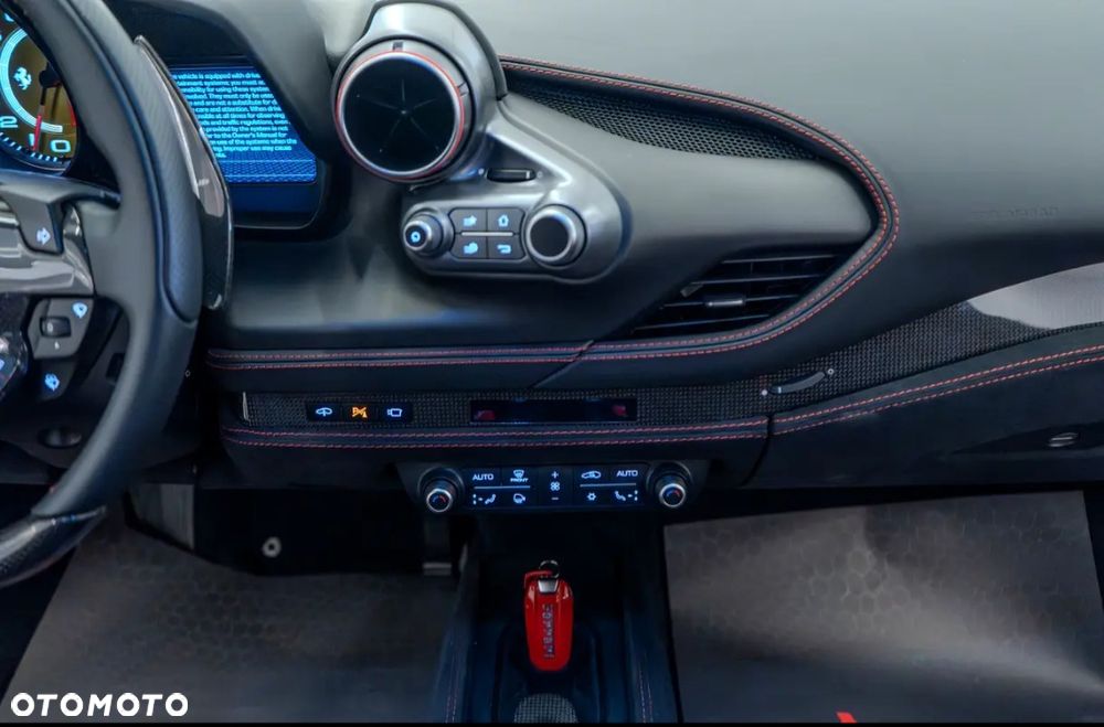 Ferrari F8 Tributo - 12