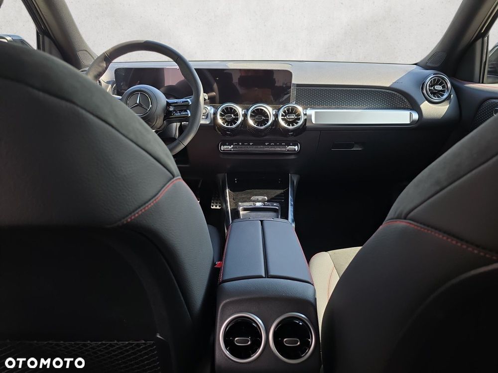 Mercedes-Benz GLB - 13