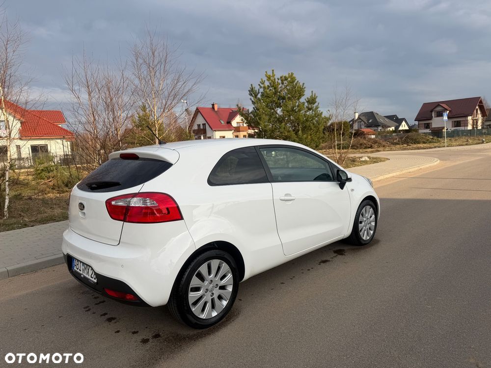 Kia Rio 1.2 Dream Team Edition - 3