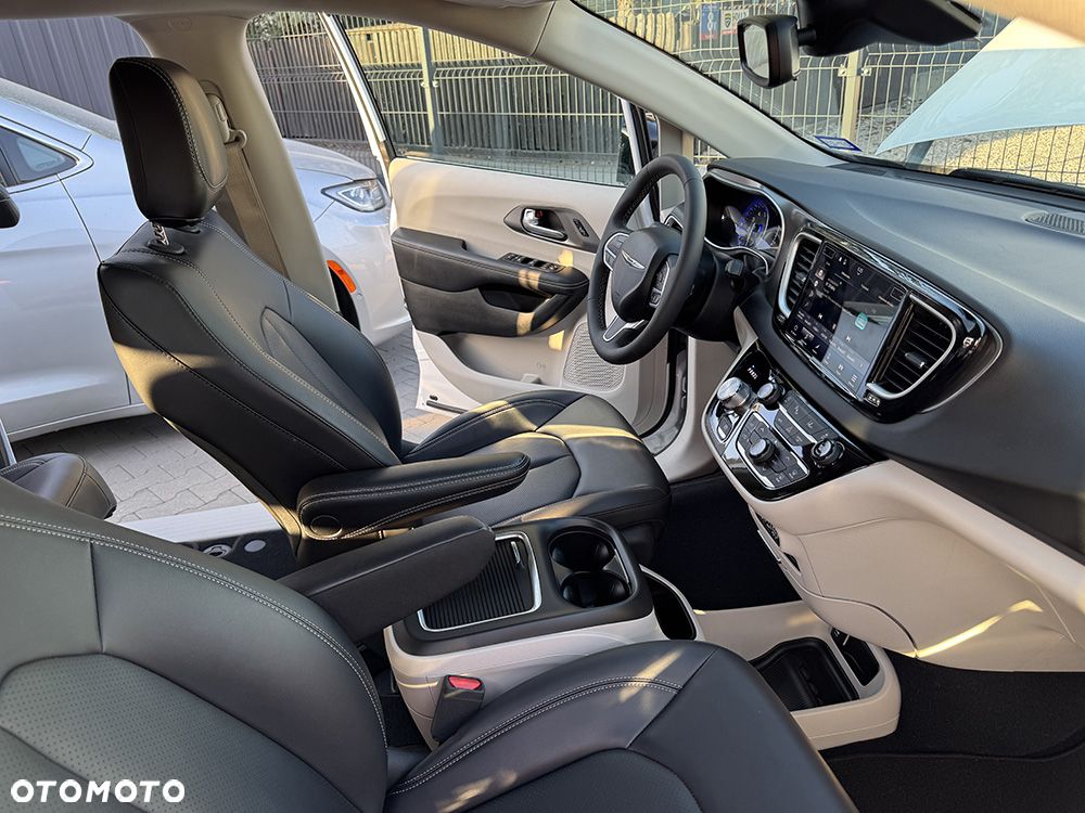 Chrysler Pacifica - 11
