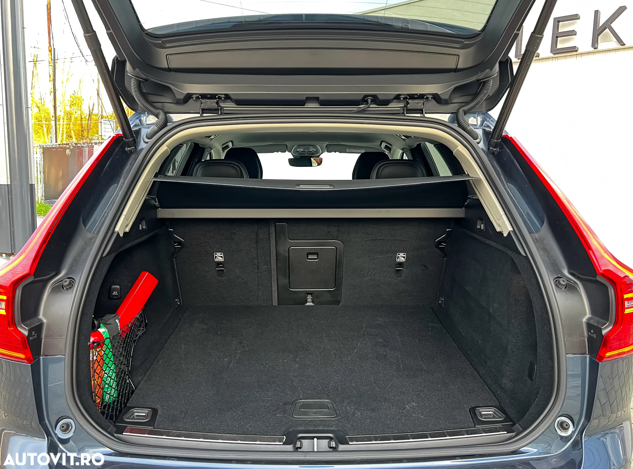 Volvo XC 60 B4 MHEV AT AWD Plus Dark - 7