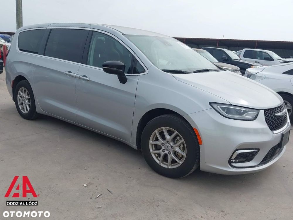 Chrysler Pacifica - 2