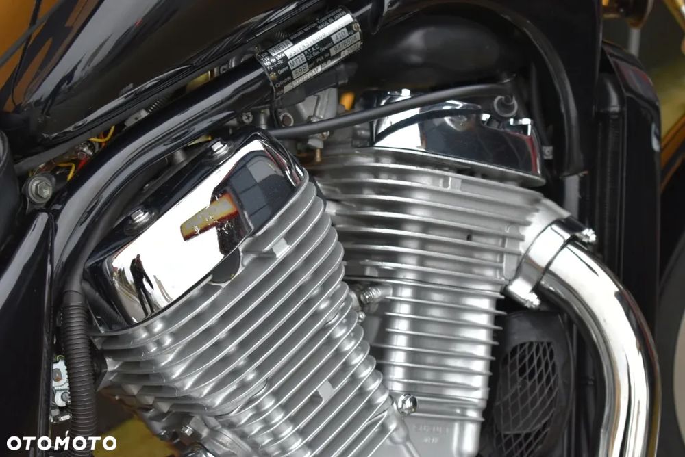 Suzuki Intruder - 33