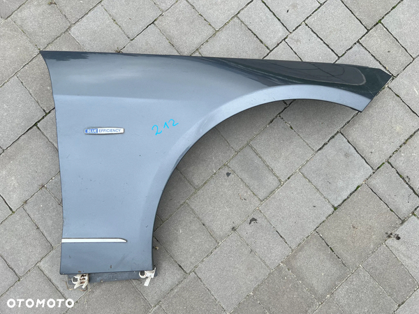 MERCEDES W212 E KLASA BŁOTNIK PRAWY