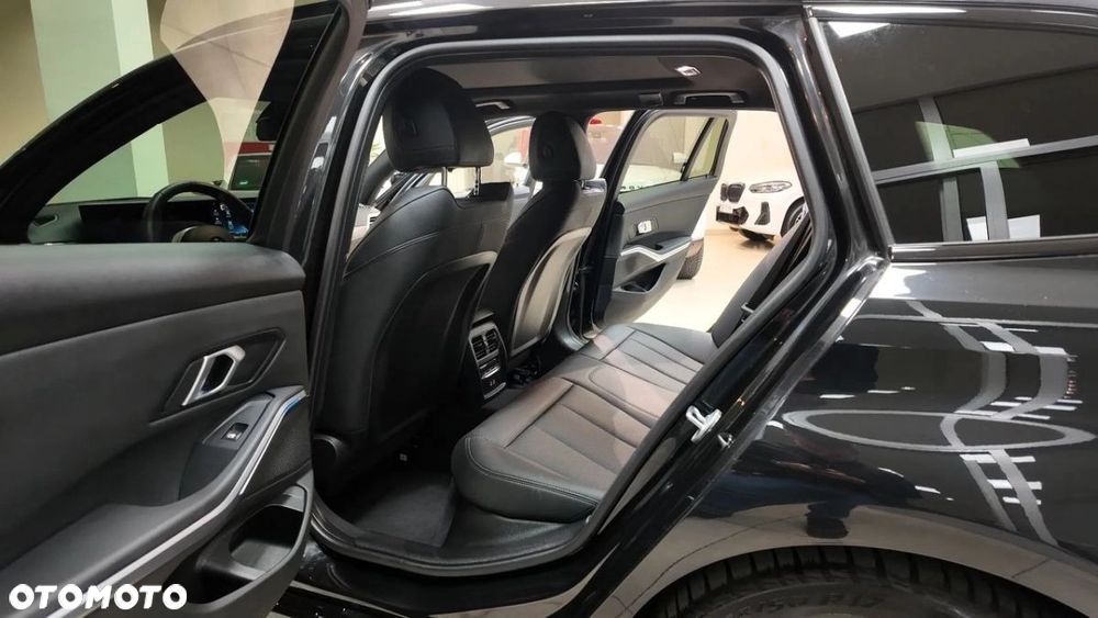 BMW Seria 3 320d xDrive M Sport - 25