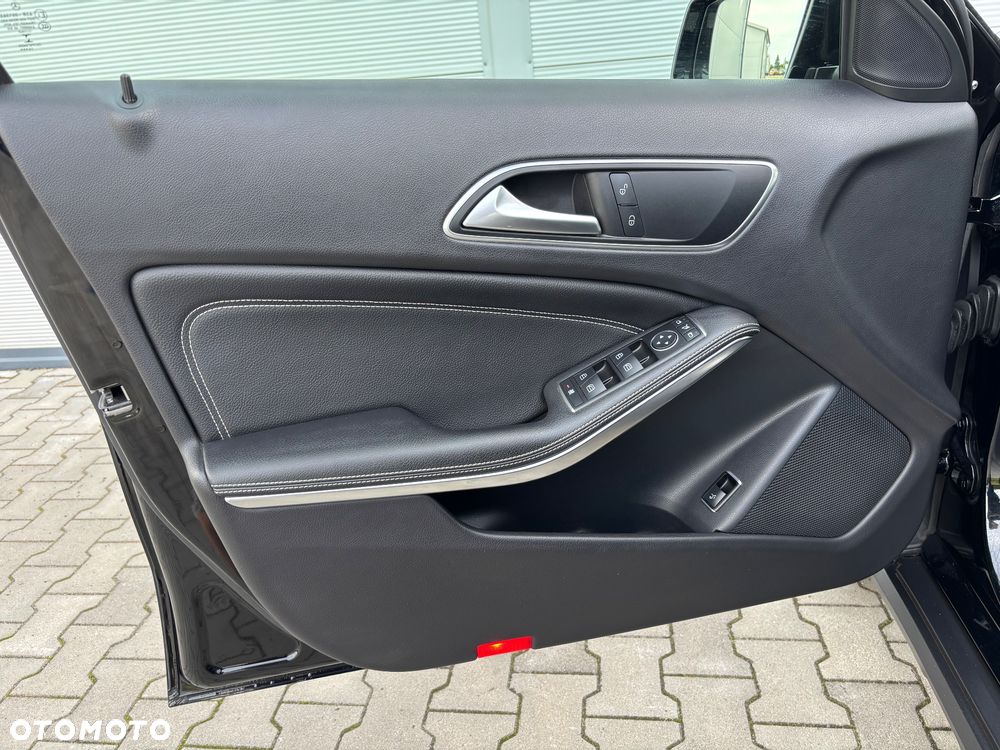 Mercedes-Benz GLA 200 Urban - 22