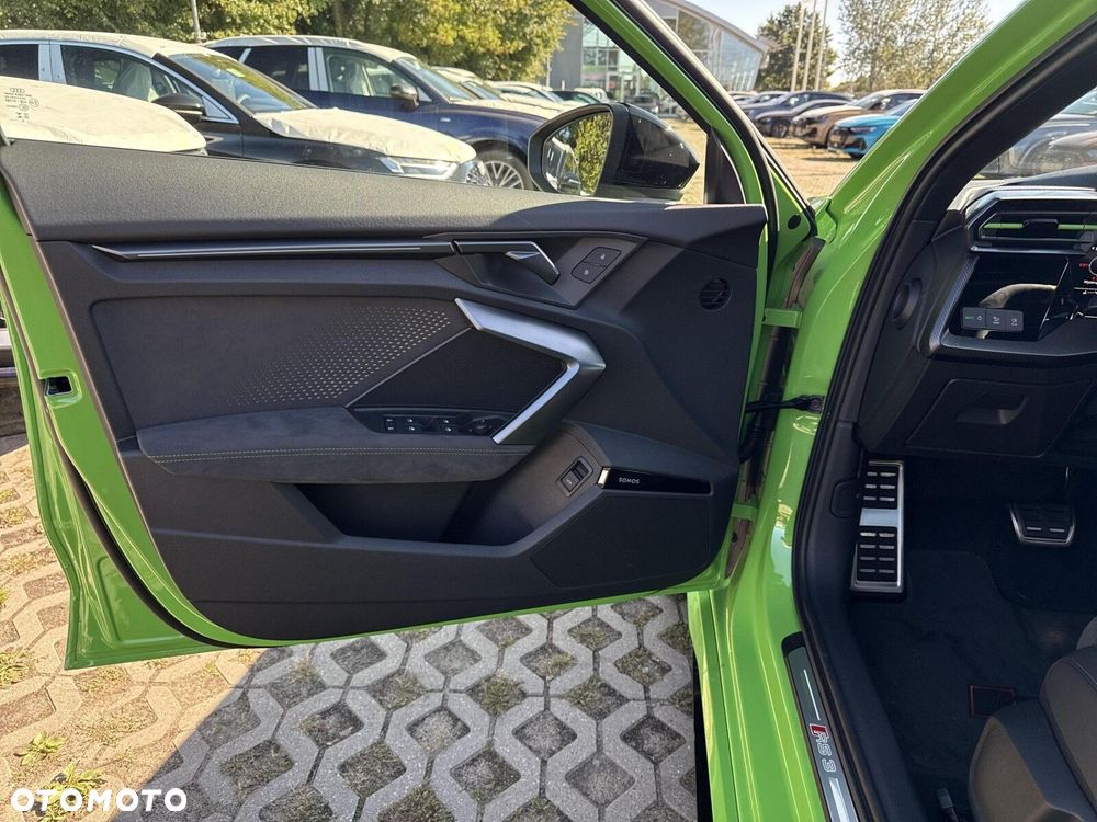 Audi RS3 Limousine - 11