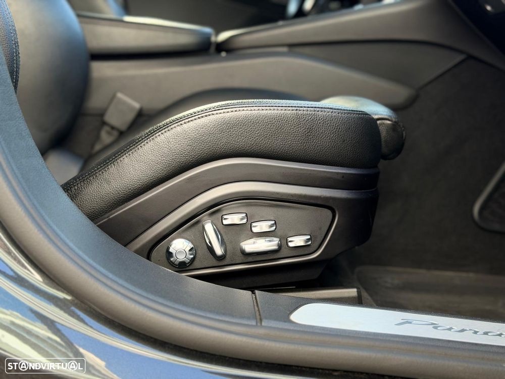Porsche Panamera 4 E-Hybrid - 38
