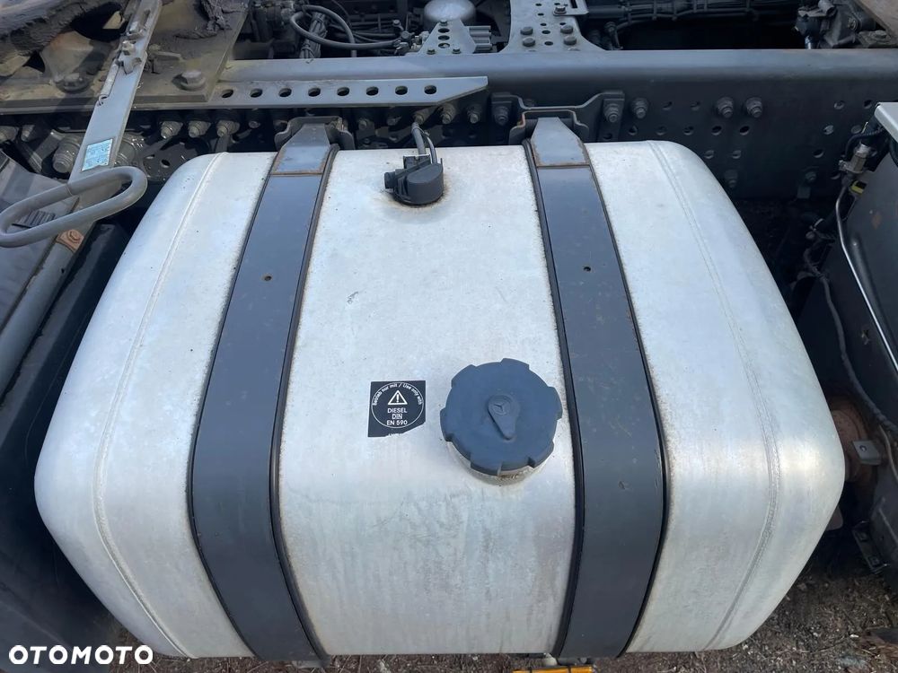 Mercedes-Benz Actros - 11