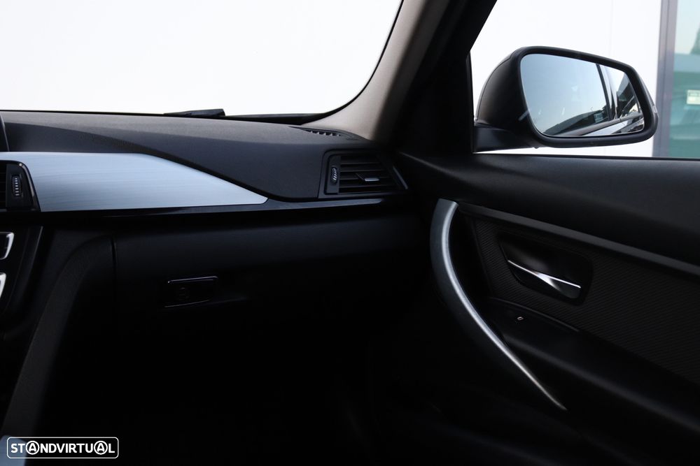 BMW 318 d Touring xDrive Line Sport - 41