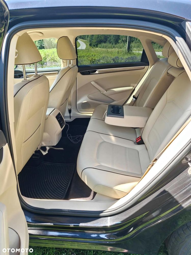 Volkswagen Passat - 8