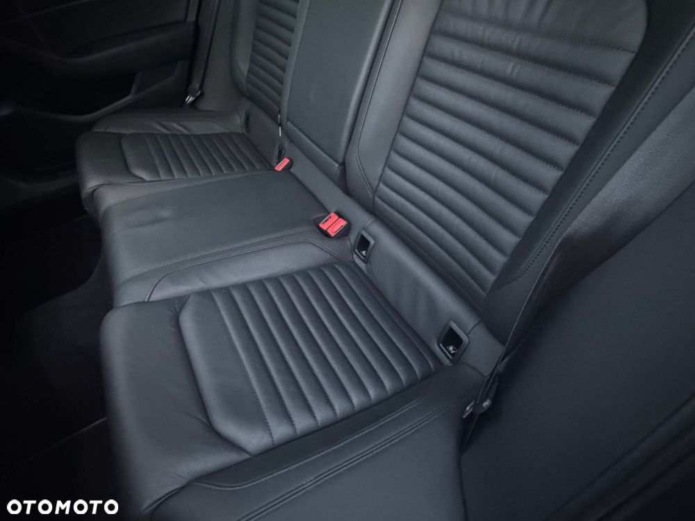 Volkswagen Passat Variant 2.0 TDI SCR DSG Highline - 15