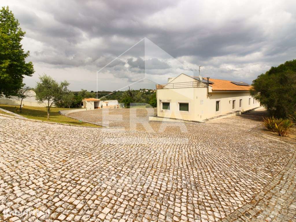 Moradia V7 inserida em terreno de 7.440 m2 - Grande imagem: 5/33