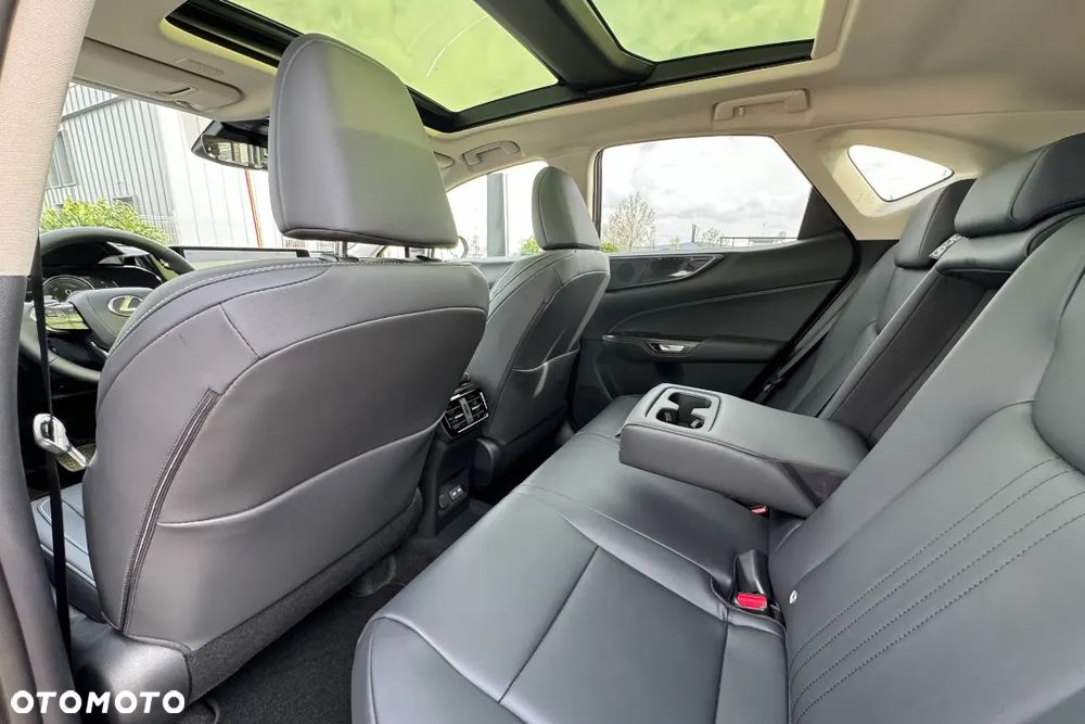 Lexus NX 350h Prestige 2WD - 32