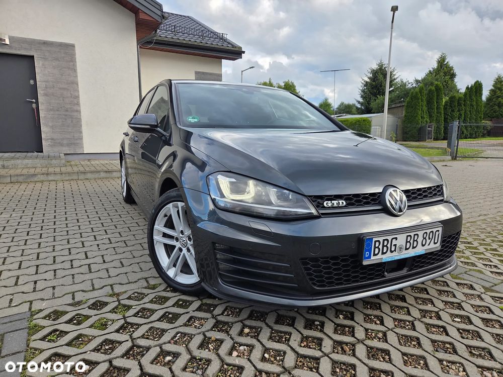 Volkswagen Golf - 1