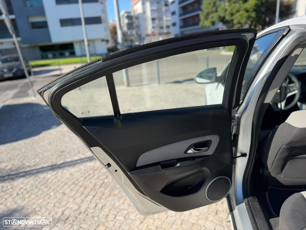 Chevrolet Cruze 1.6 LT - 23