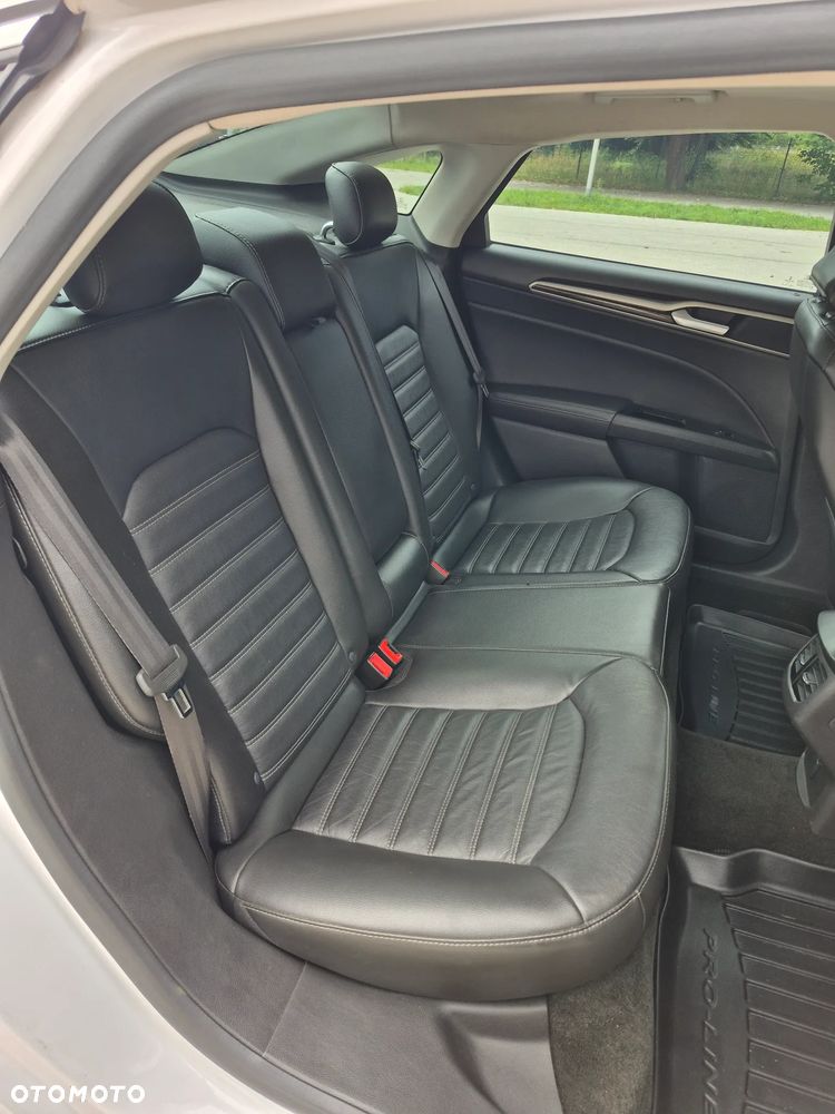 Ford Fusion - 25
