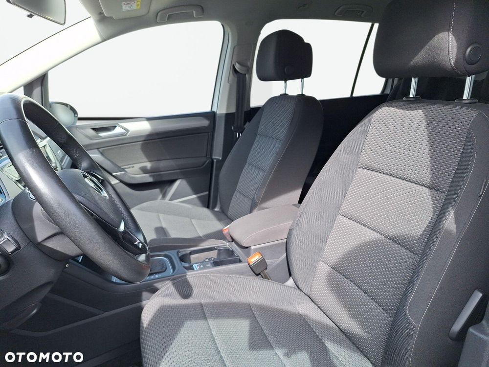 Volkswagen Touran - 11