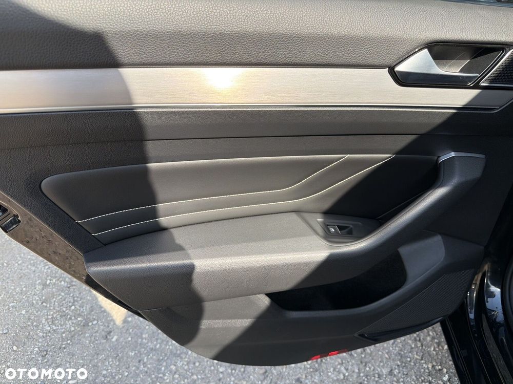 Volkswagen Passat 2.0 TDI EVO Elegance DSG - 29