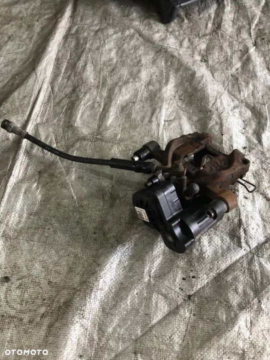 ZACISK PRAWY TYL GOLf vii 5q0615406ck oe - 1