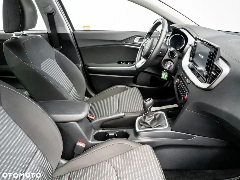 Kia Ceed 1.5 T-GDI M - 22