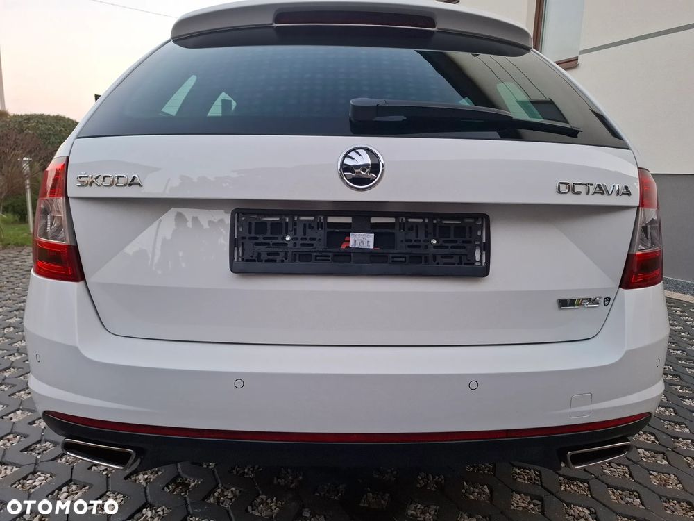Skoda Octavia 2.0 TDI DSG RS - 23
